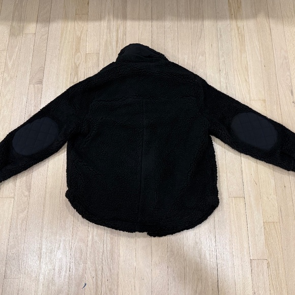 Alo Yoga Sherpa Edge Shacket - Picture 6 of 7